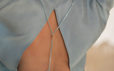 Stylizacja na karnawał w 5 minut – wyjątkowy look z łańcuszkiem na ciało