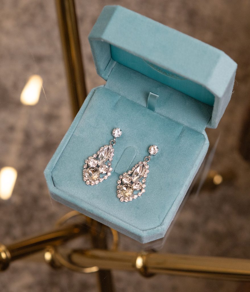 Biżuteria na prezent dla niej - wyraziste kolczyki